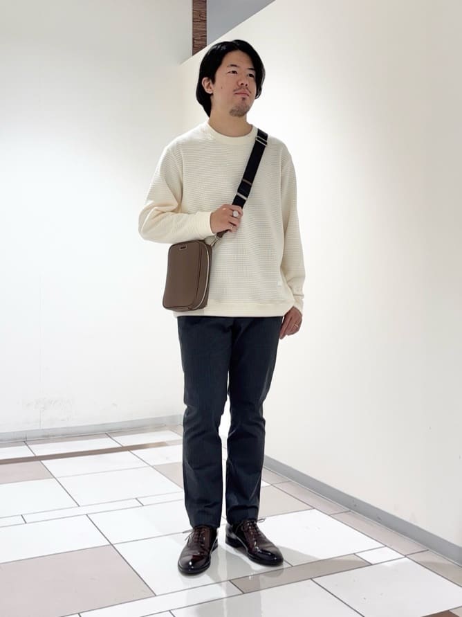 及川さんの「TAKEO KIKUCHI｜ニットライク プルオーバー」を使ったコーディネート