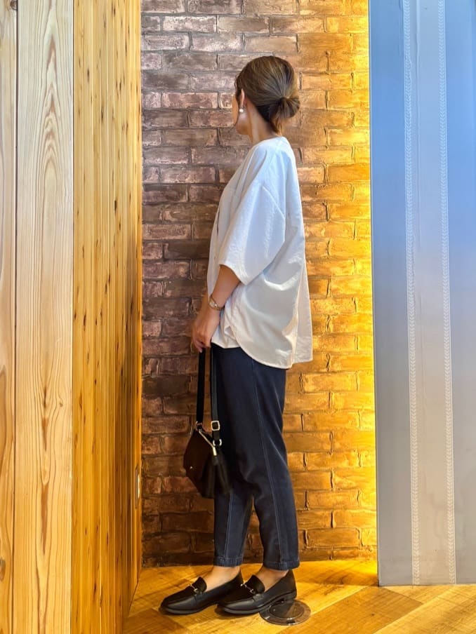 mieさんの「SHOO･LA･RUE｜【高レビュー/SS-LL/美脚シルエット】自然に体型カバー イージーデニム テーパードパンツ」を使ったコーディネート