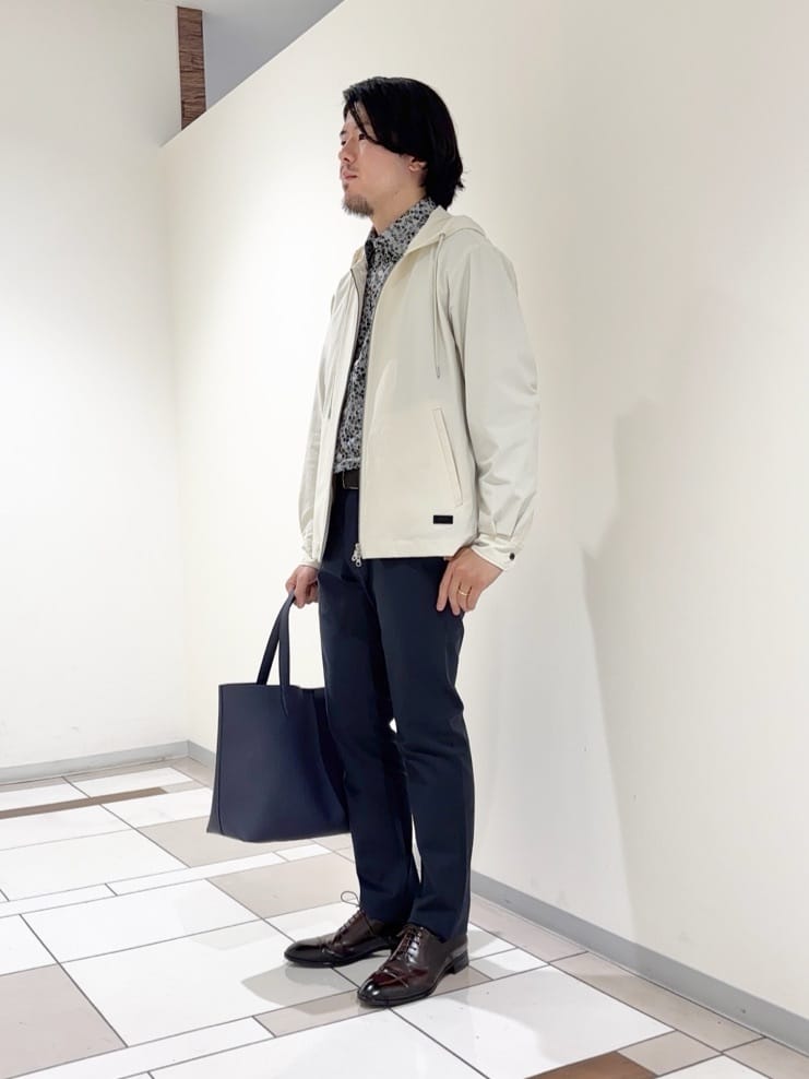 及川さんの「TAKEO KIKUCHI｜【3D ナイロン ストレッチ】ジップアップ フードブルゾン」を使ったコーディネート