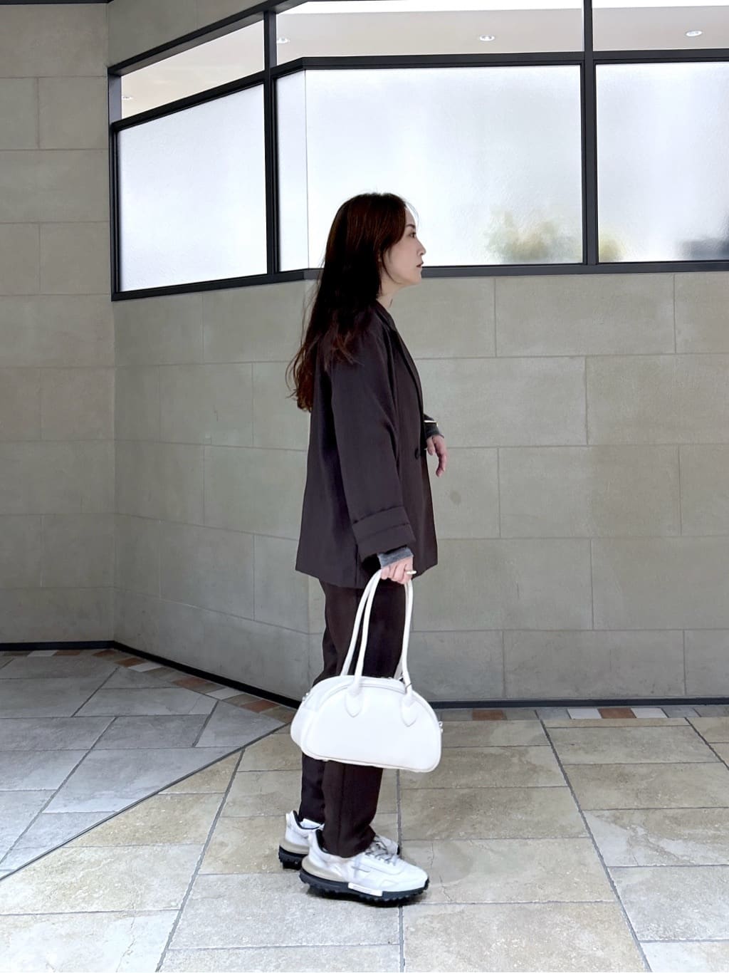 よねさんの「INDIVI｜Comfy SET UP｜イージーテーパードパンツ【セットアップ対応／通勤/カセット服】」を使ったコーディネート
