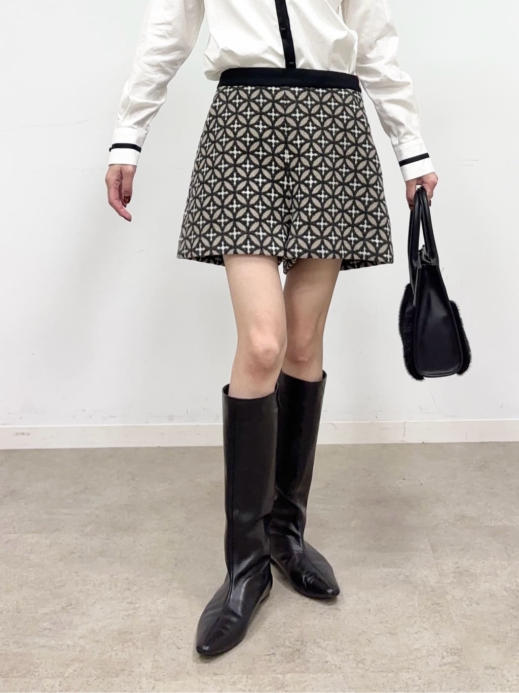 清水夏姫さんの「DRESSTERIOR｜オーバーラップサークルショートパンツ」を使ったコーディネート