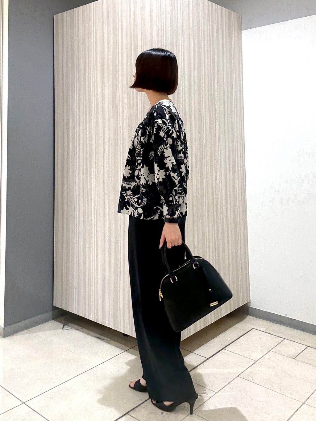 Itoさんの「UNTITLED｜【洗える/はっ水/後ろウエストゴム】ストレッチ2タックワイドパンツ」を使ったコーディネート