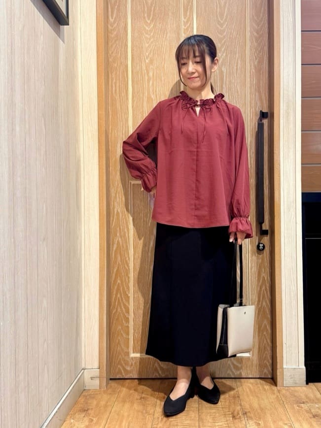 KAORIさんの「SHOO･LA･RUE｜【洗濯後しわになりにくい】ポケット付き ナロースカート」を使ったコーディネート