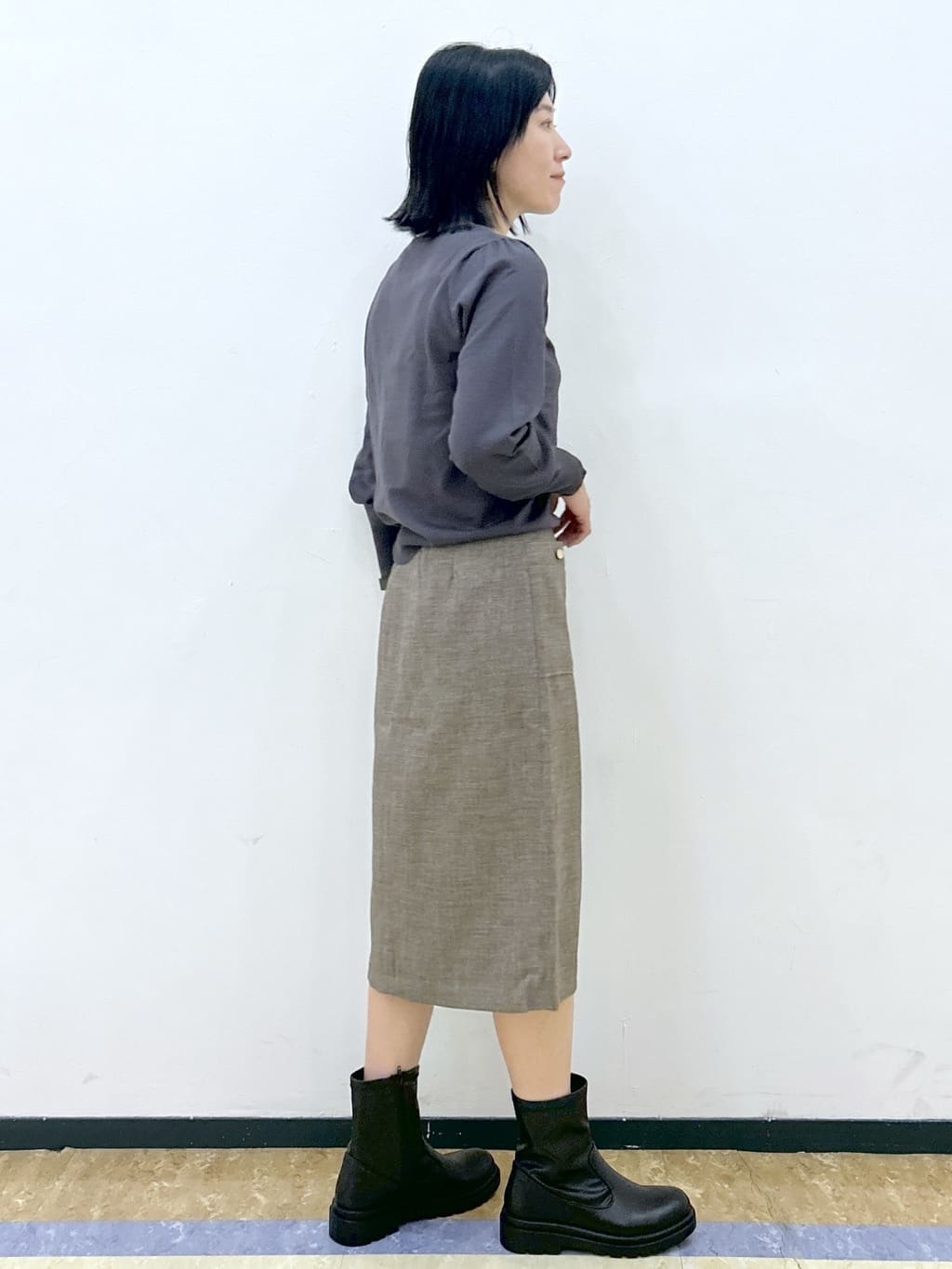 su.さんの「index｜パール調パーツ付きクルーネックニット【洗濯機OK】《8col／XS～3L》」を使ったコーディネート