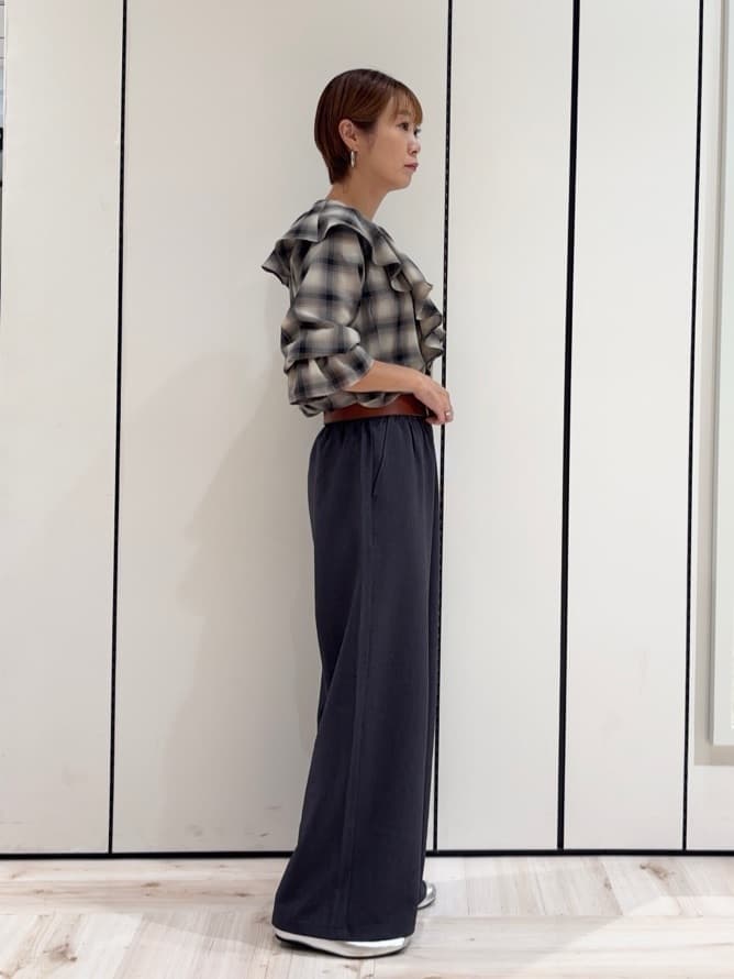 ｓａｔｏｍｉさんの「SHOO･LA･RUE｜【S-LL】1枚で華やか チェック柄フリルブラウス」を使ったコーディネート