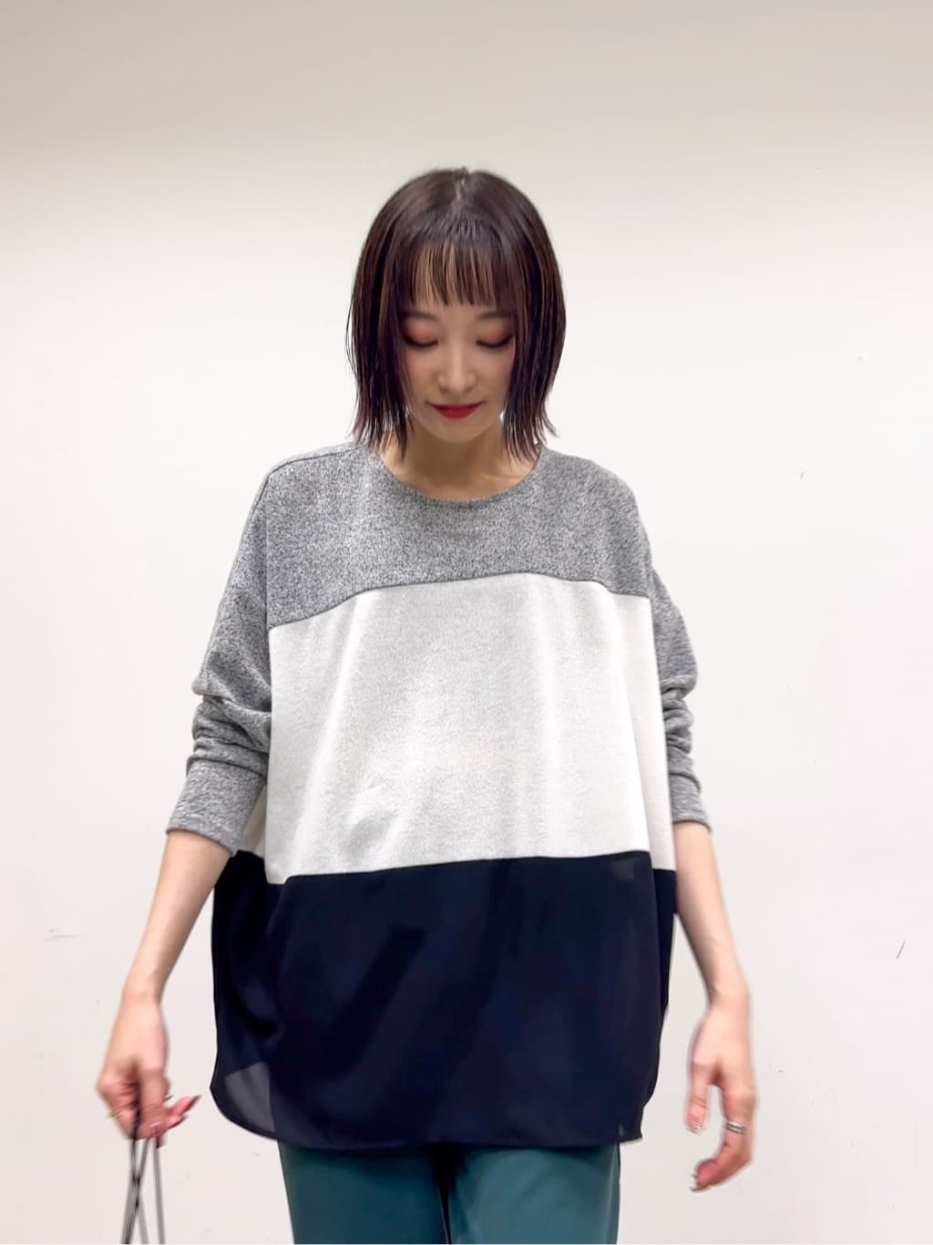 𝐜𝐡𝐢𝐤𝐚さんの「SHOO･LA･RUE｜【S-3L/洗濯後しわになりにくい】スマートに見える イージーテーパードパンツ」を使ったコーディネート