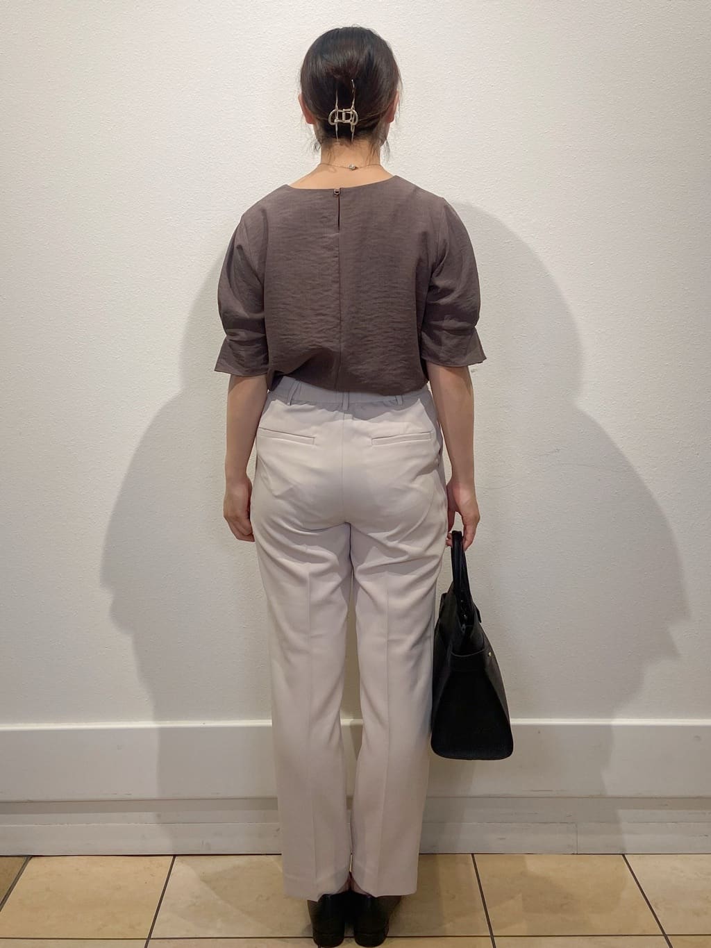 kimiさんの「index｜《8色展開／XS-LLサイズ》タックパフスリーブブラウス【洗濯機洗い可／吸水速乾／防シワ／抗ピル】」を使ったコーディネート