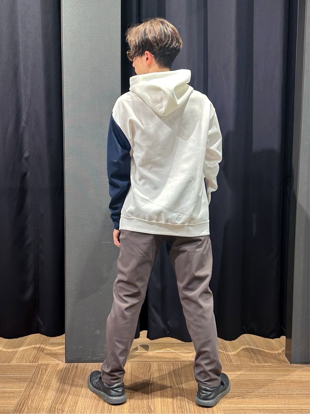 tomoyaさんの「THE SHOP TK｜【一枚で着映える】ポンチブロッキングパーカ 洗濯機OK」を使ったコーディネート
