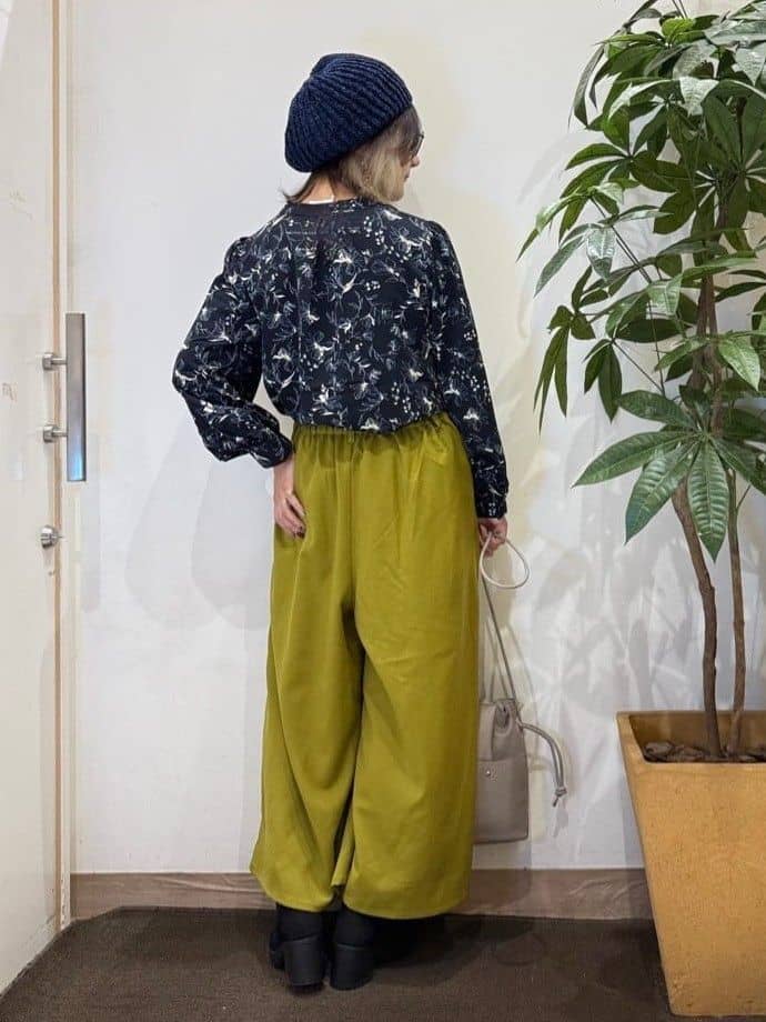 misakiさんの「SHOO･LA･RUE｜【S-LL/2点セット】脚のラインを拾いにくい ベルト付きタックスカーチョパンツ」を使ったコーディネート