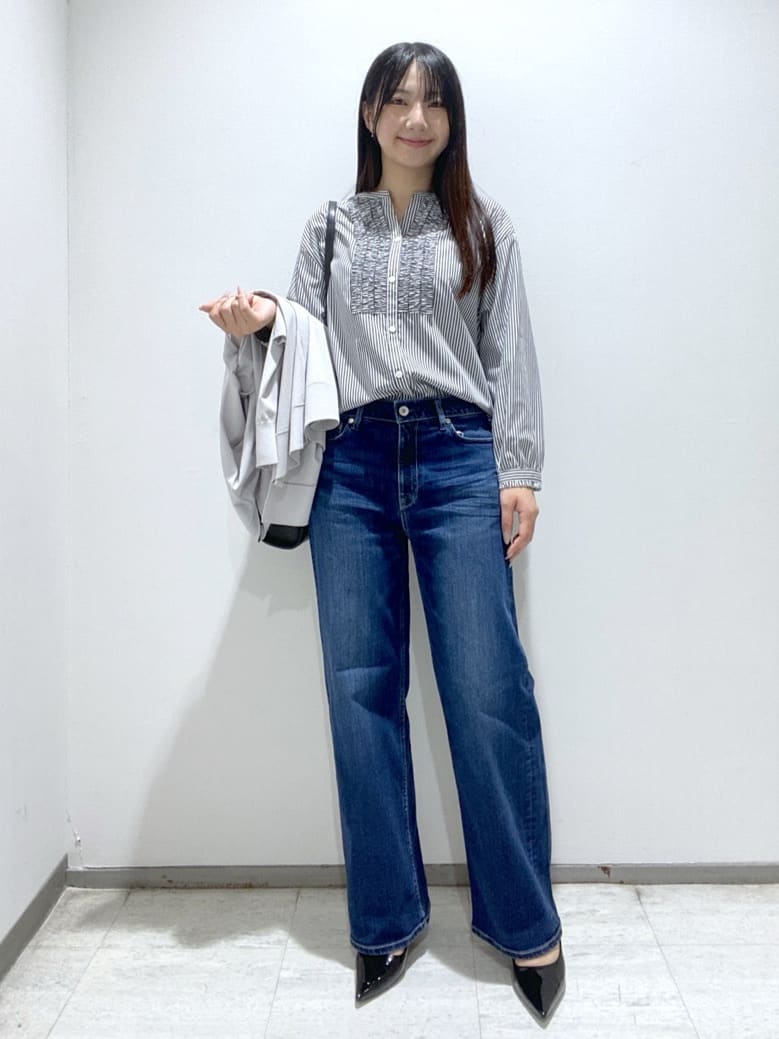 meiさんの「INDIVI｜【褒められデニム】ワイドストレート デニムパンツ」を使ったコーディネート