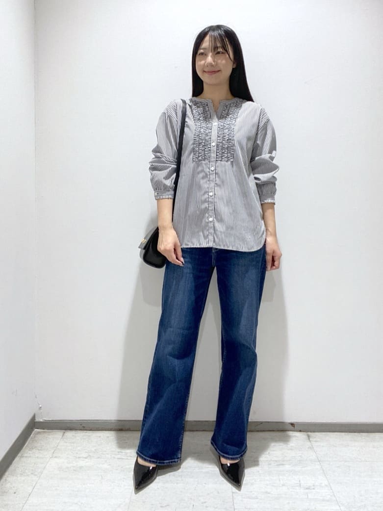 meiさんの「INDIVI｜【褒められデニム】ワイドストレート デニムパンツ」を使ったコーディネート