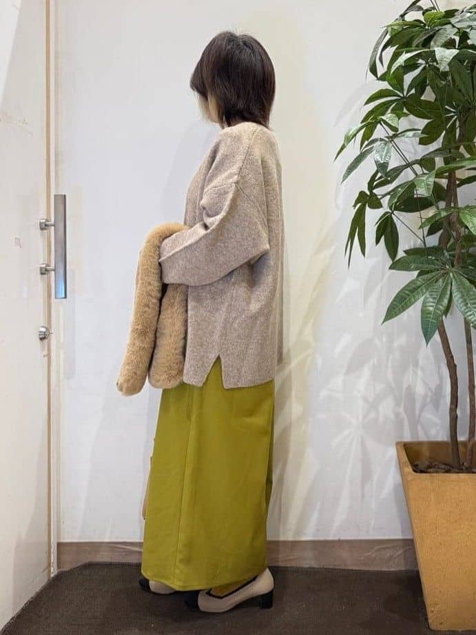 misakiさんの「SHOO･LA･RUE｜【S-LL/2点セット】脚のラインを拾いにくい ベルト付きタックスカーチョパンツ」を使ったコーディネート