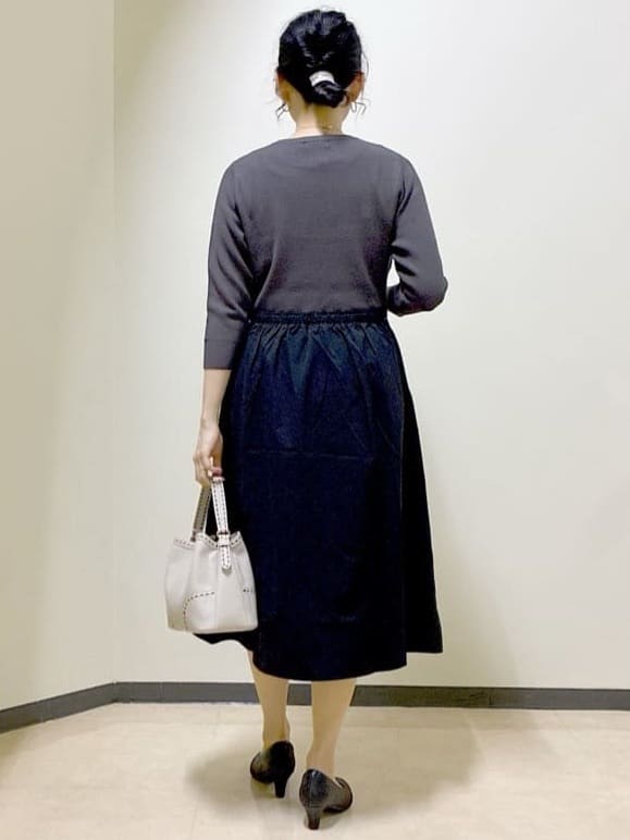  beni_gingerさんの「Reflect｜【軽い羽織に◎／セットアップ可】パール調ボタン付きカーディガン」を使ったコーディネート