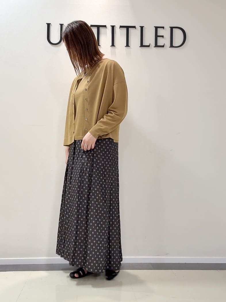 YUIさんの「UNTITLED｜【前後2WAY/アンサンブル可/ゆったり】シアーカーディガン」を使ったコーディネート