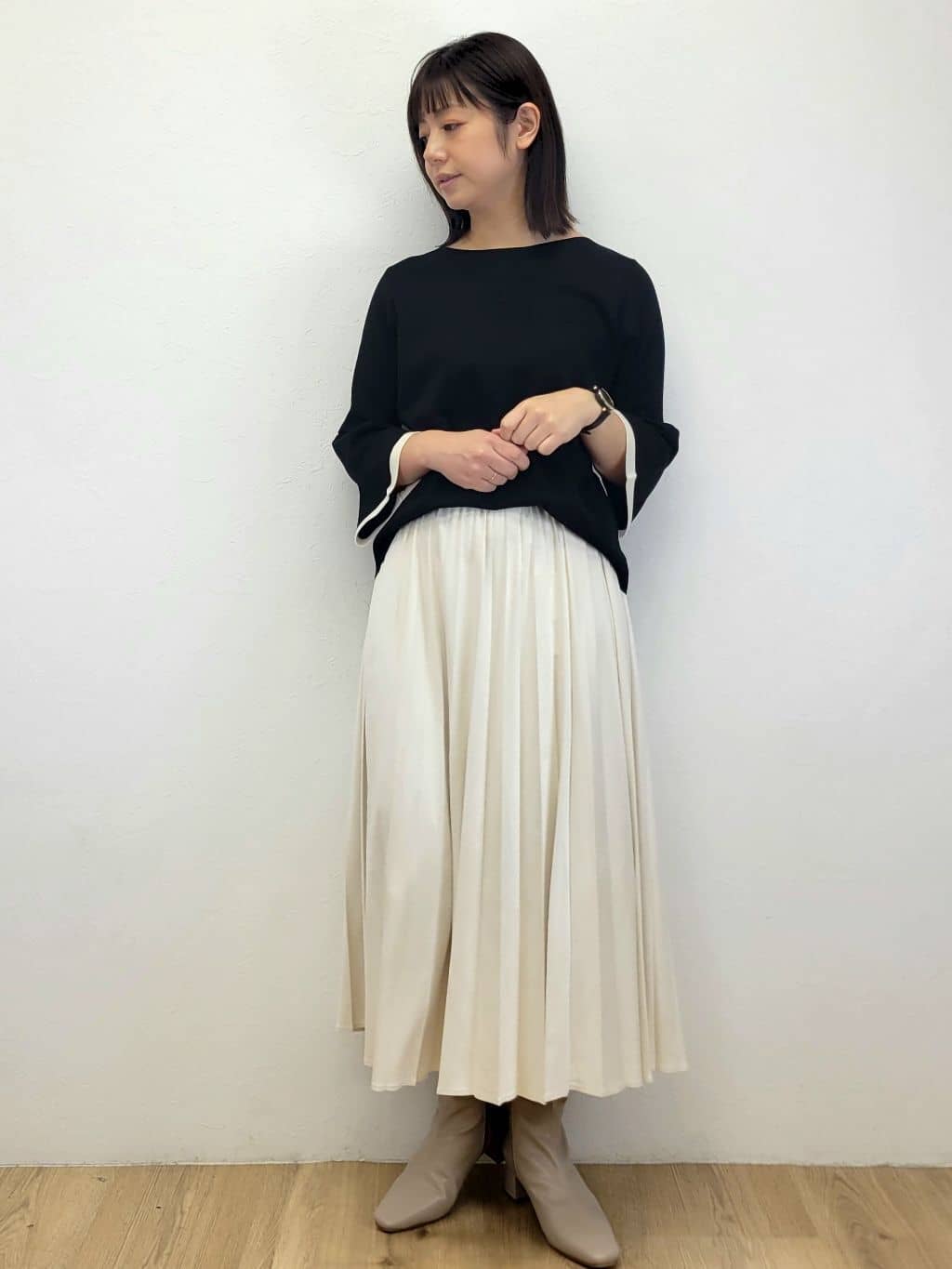 LISAさんの「OPAQUE.CLIP｜フェイクスウェードプリーツスカート【静電気防止加工／洗濯機OK】」を使ったコーディネート