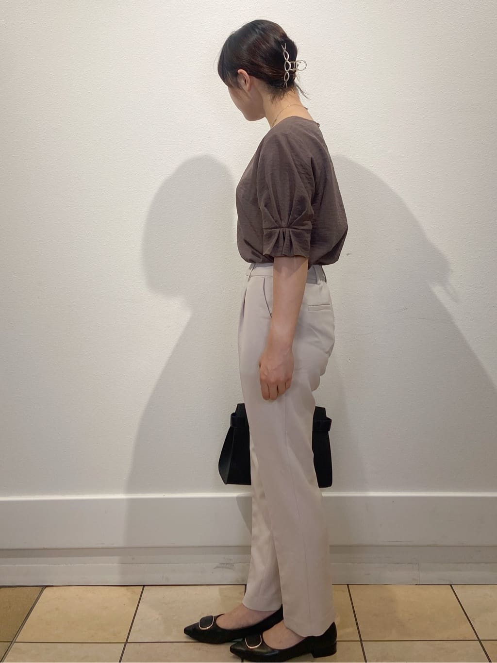 kimiさんの「index｜《8色展開／XS-LLサイズ》タックパフスリーブブラウス【洗濯機洗い可／吸水速乾／防シワ／抗ピル】」を使ったコーディネート