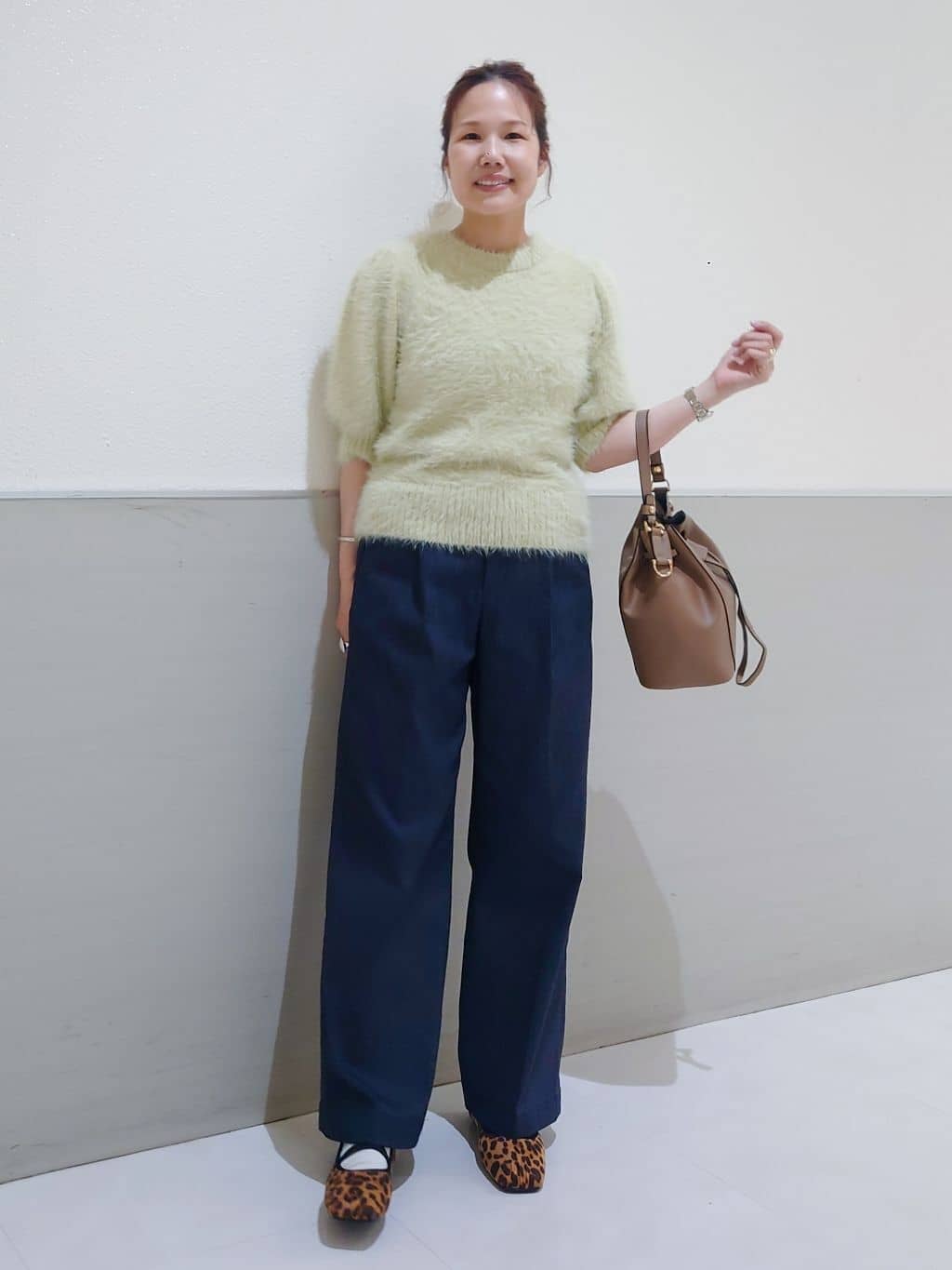 maruさんの「THE SHOP TK｜【美脚見え】タックワイドパンツ【セットアップ可】」を使ったコーディネート