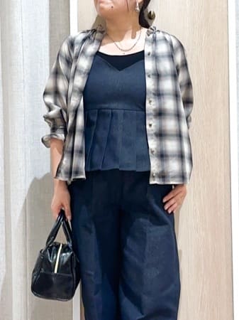 naoさんの「grove｜【2点SET/体型カバー】夏から秋まで着まわせる！プリーツビスチェセットアップ」を使ったコーディネート