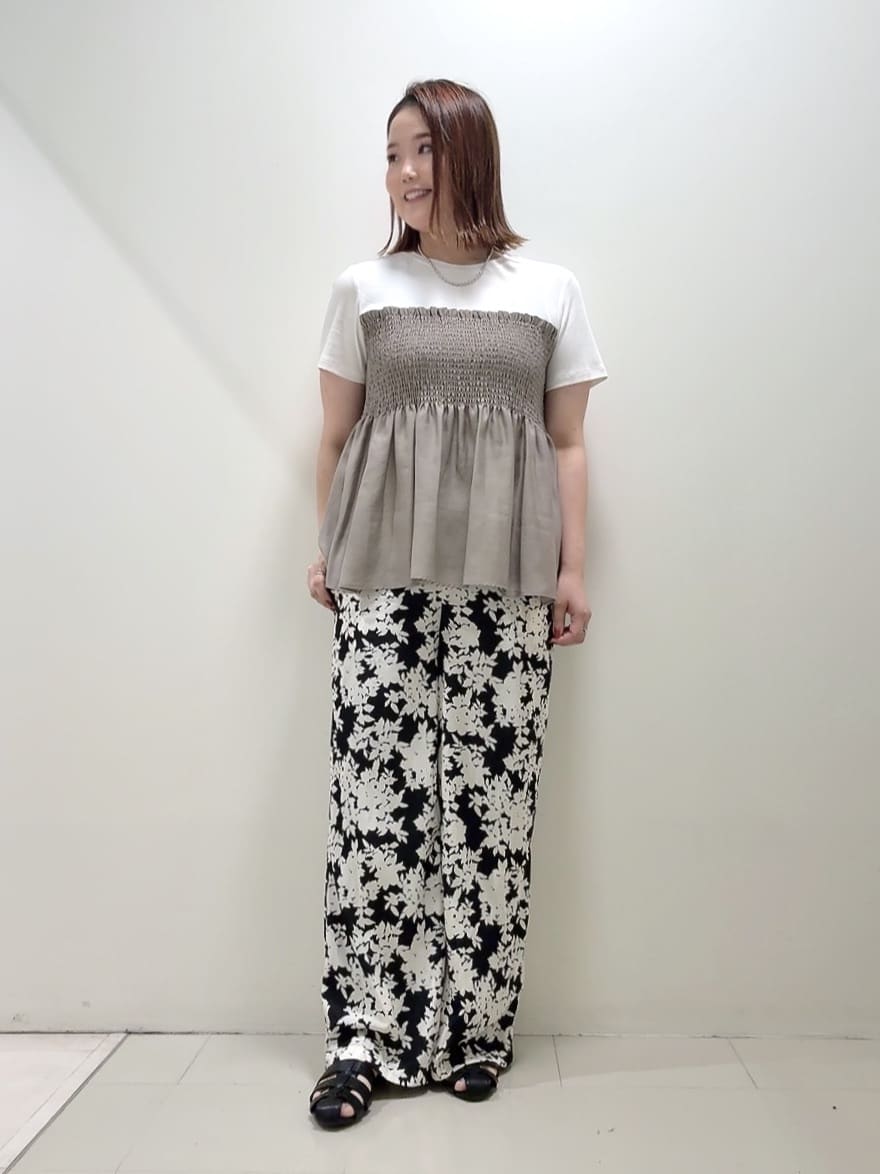 YUIさんの「UNTITLED｜【コットン100/洗える/Tシャツ】シャーリングドッキングペプラム」を使ったコーディネート