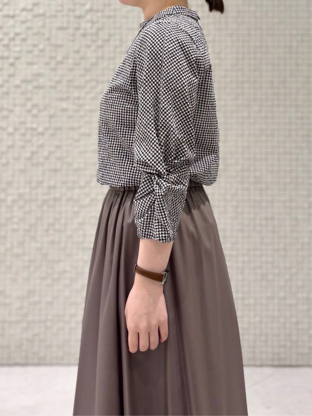 sakuさんの「INDIVI｜レザー調ギャザースカート」を使ったコーディネート