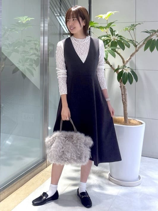 yukaさんの「UNTITLED｜【Aライン/ワンピース】Vネックジャンパースカート」を使ったコーディネート