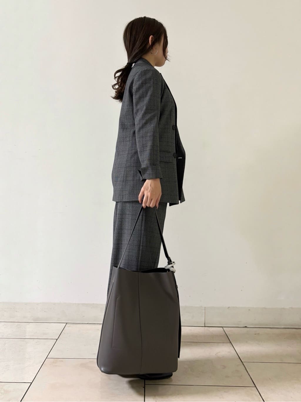 kahoさんの「INDIVI｜【褒められパンツ】ワンタックワイドパンツ」を使ったコーディネート