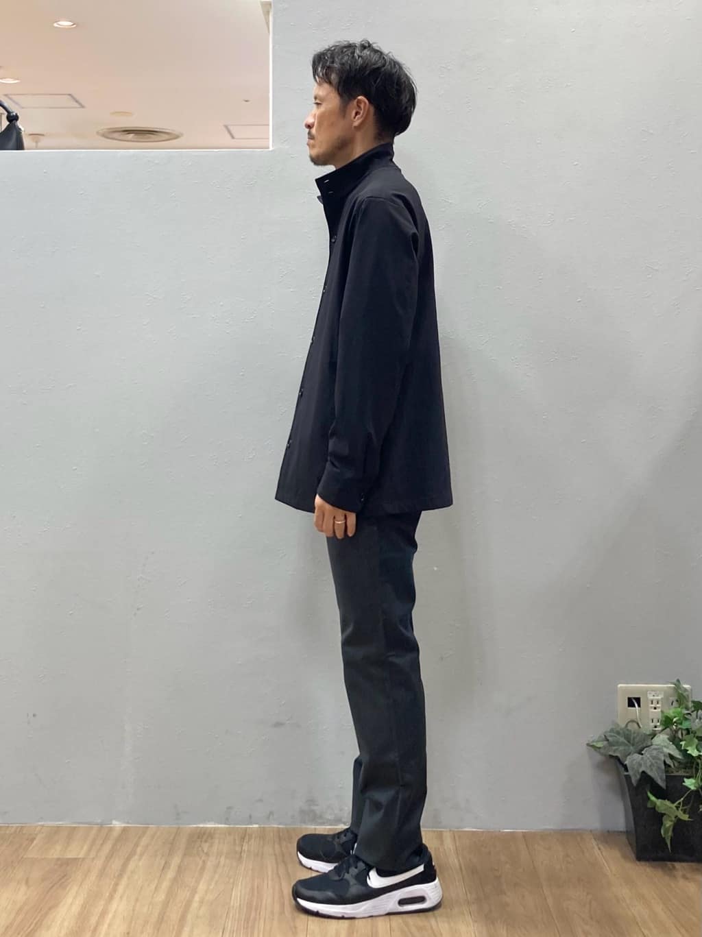 シュンさんの「TAKEO KIKUCHI｜【3D ナイロン ストレッチ】スタンドカラー シャツブルゾン」を使ったコーディネート