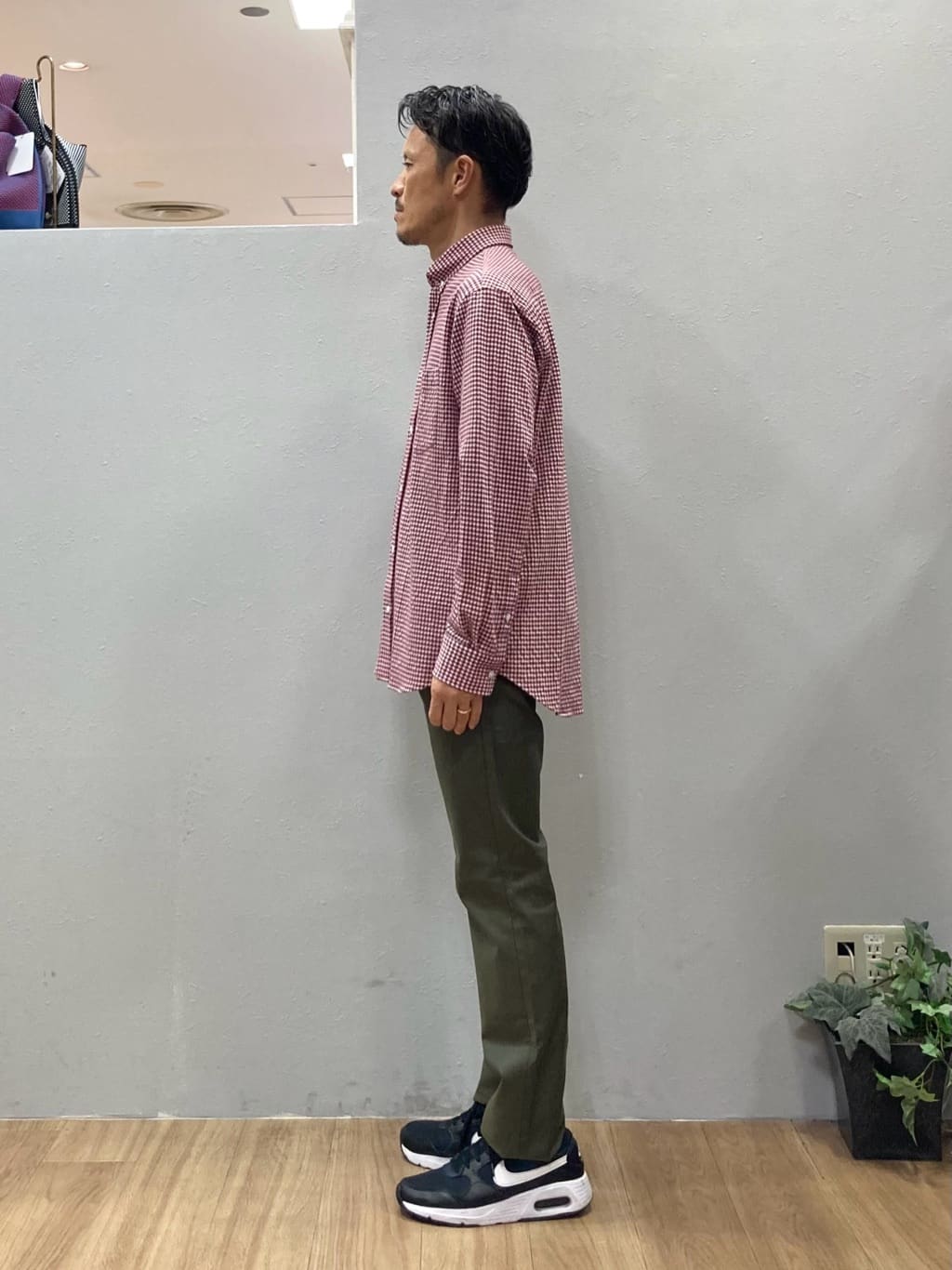 シュンさんの「TAKEO KIKUCHI｜【抗菌防臭/シーズンレス】シアサッカーギンガムチェック ストレッチシャツ」を使ったコーディネート