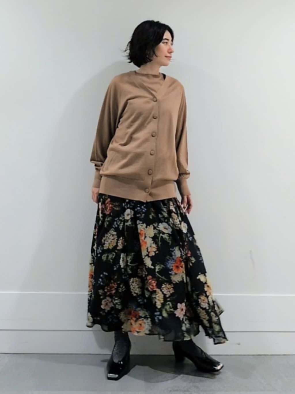 ミズタさんの「UNTITLED｜【アンサンブル可/洗える/Vネック】ウールシルクカーディガン」を使ったコーディネート