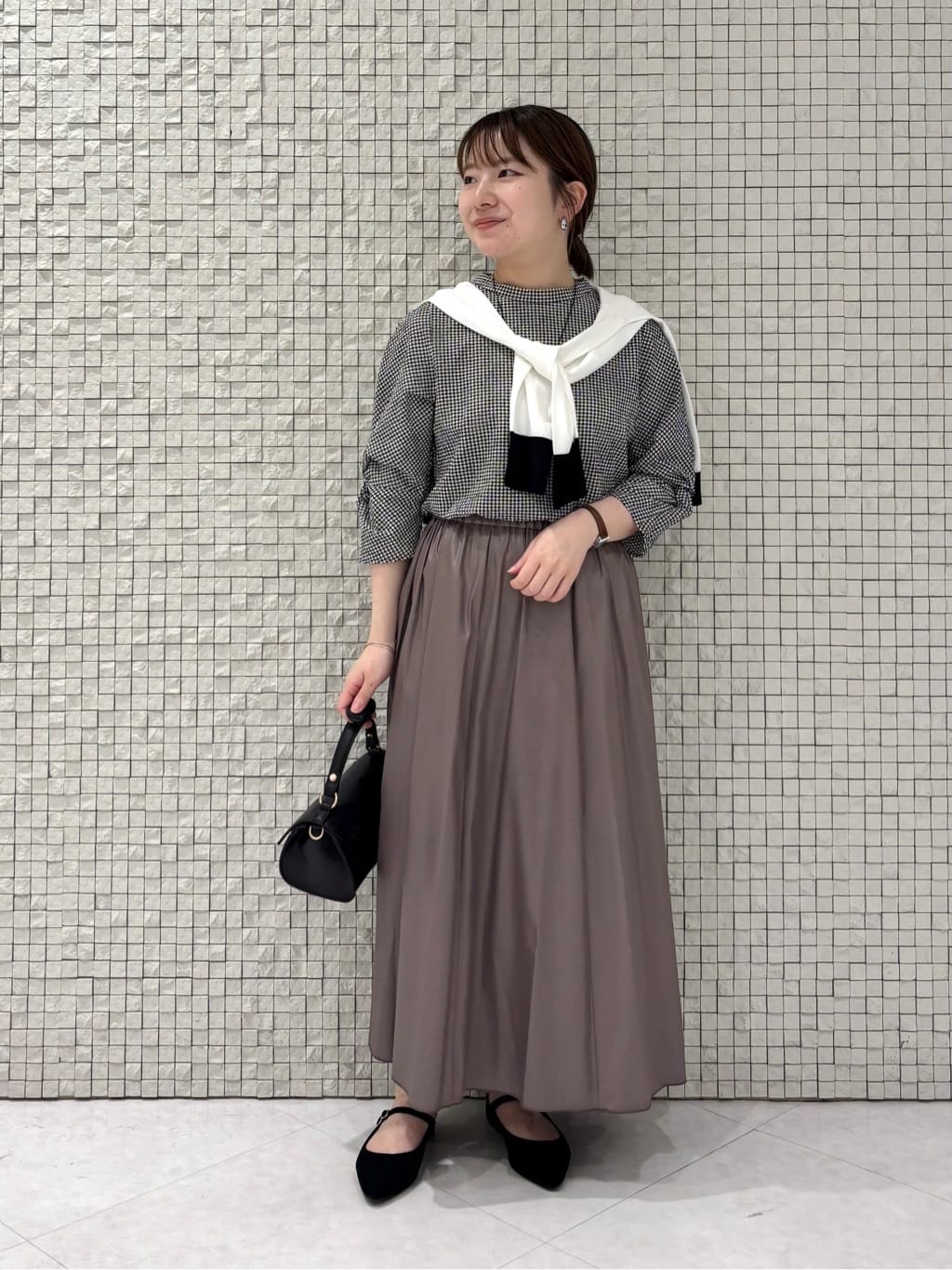 sakuさんの「INDIVI｜レザー調ギャザースカート」を使ったコーディネート