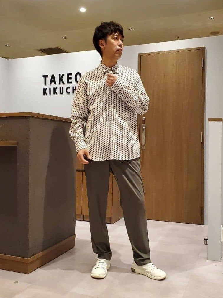 ishidaさんの「TAKEO KIKUCHI｜サイドゴアウエスト スリム スラックス」を使ったコーディネート