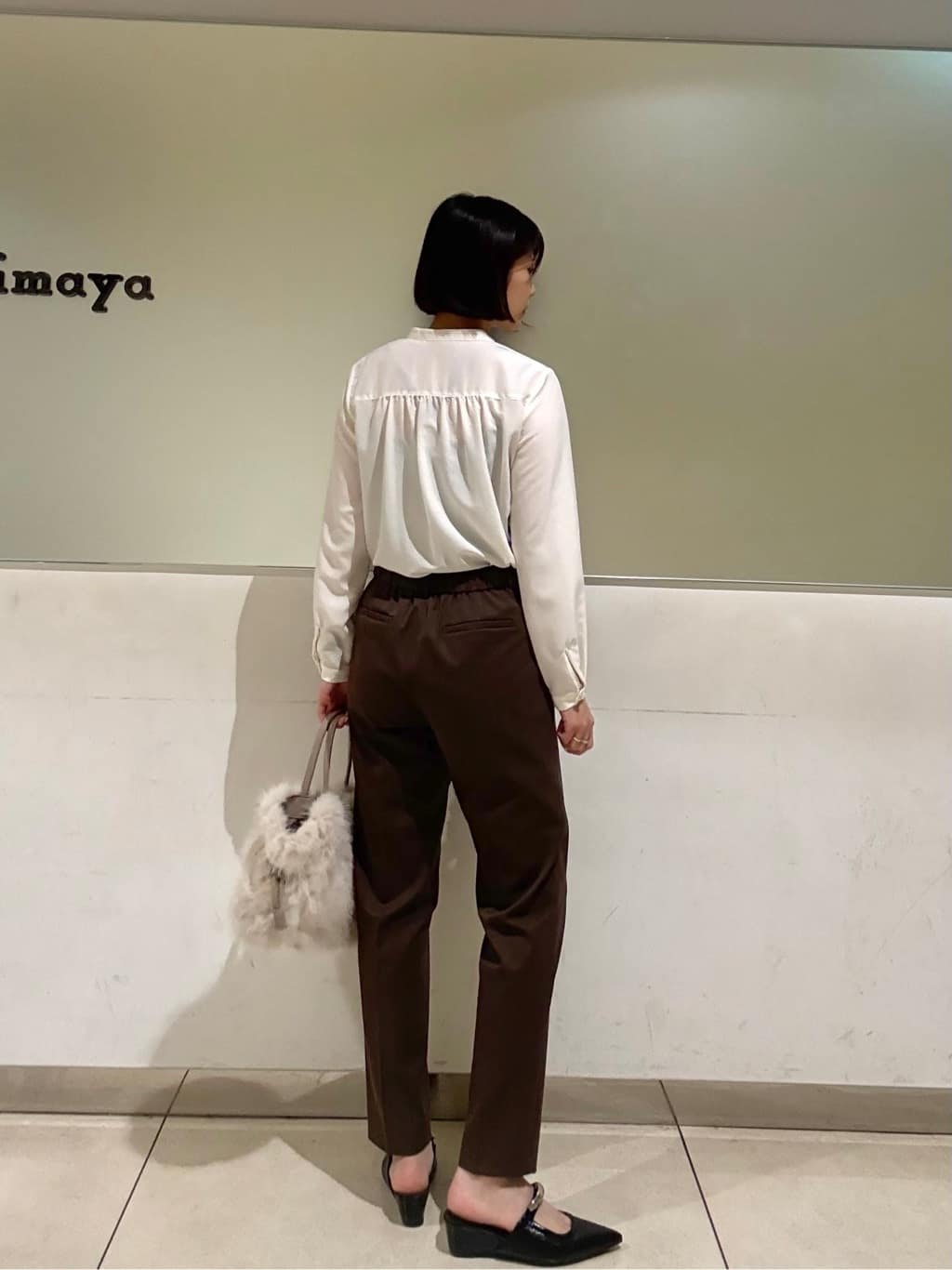 Itoさんの「UNTITLED｜【1枚で着映え/オンオフ着回し】フリルサテンブラウス」を使ったコーディネート
