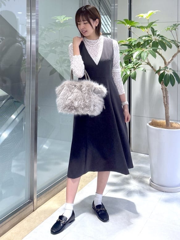 yukaさんの「UNTITLED｜【Aライン/ワンピース】Vネックジャンパースカート」を使ったコーディネート