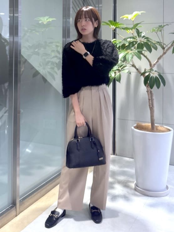 yukaさんの「UNTITLED｜【洗える/はっ水/後ろウエストゴム】ストレッチ2タックワイドパンツ」を使ったコーディネート