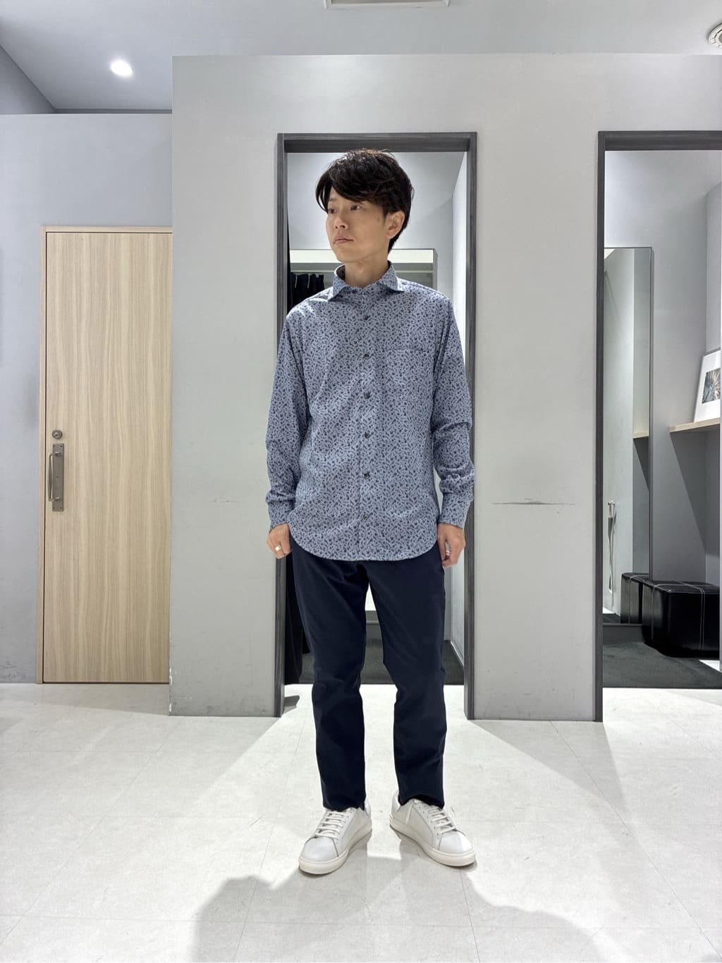 わいずみさんの「TAKEO KIKUCHI｜クールマックス 鹿の子 フラワープリントシャツ」を使ったコーディネート