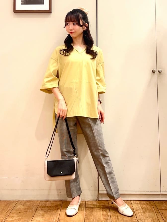 AIRIさんの「SHOO･LA･RUE｜【S-LL/洗濯後しわになりにくい】バックギャザーがアクセント スッキパーブラウス」を使ったコーディネート