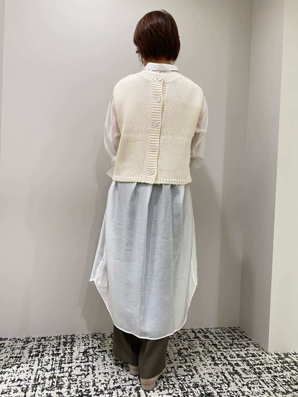 miyukiさんの「UNTITLED｜【ニットと重ね着に/前開きボタン】シアーロングシャツ」を使ったコーディネート