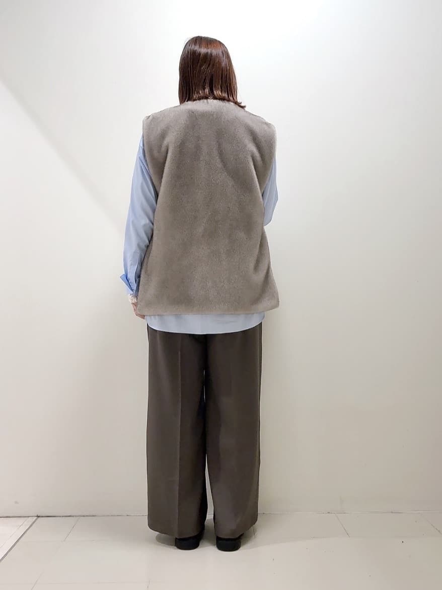 YUIさんの「UNTITLED｜【トレンド/ジレ】フェイクファーベスト」を使ったコーディネート