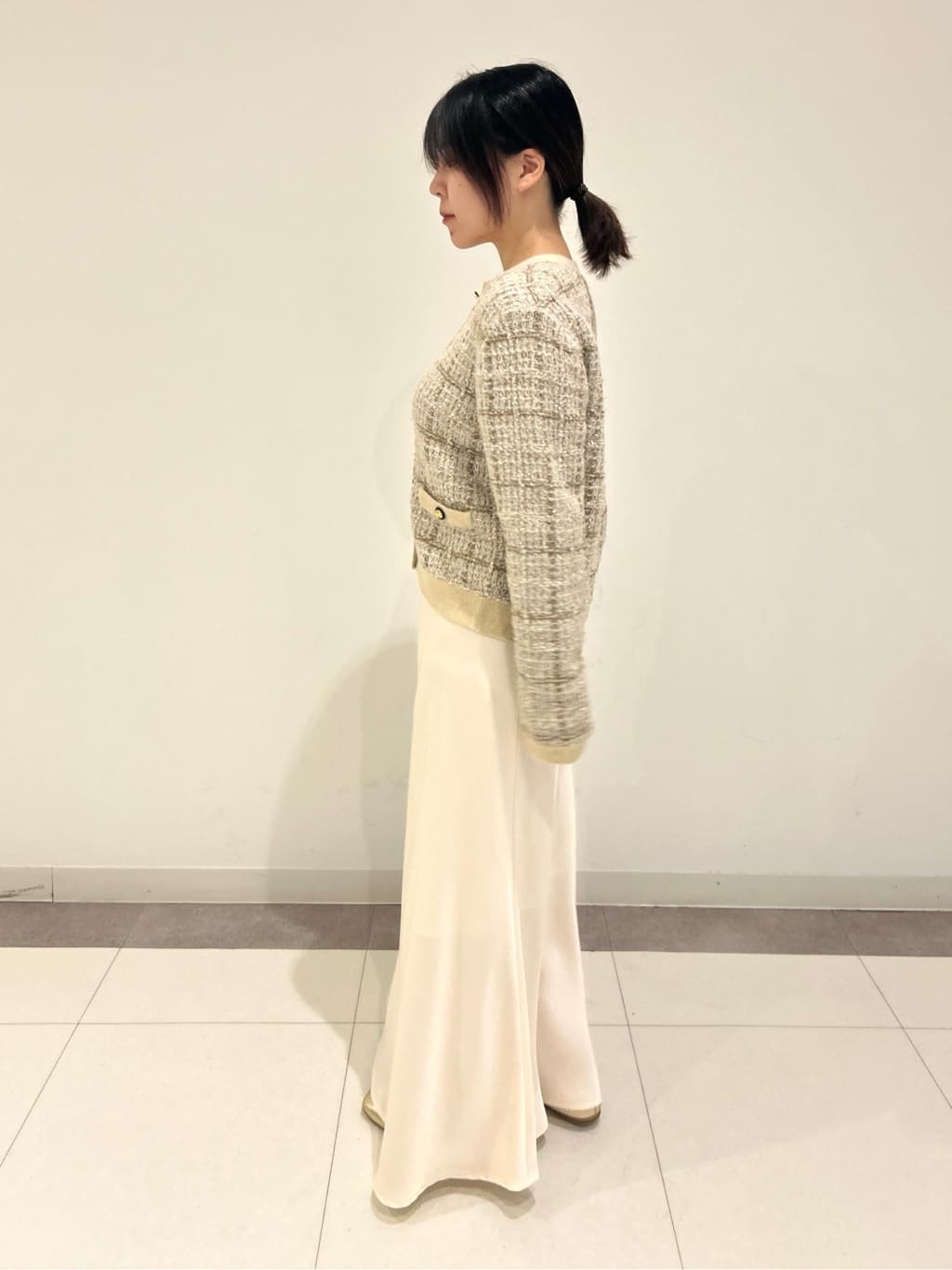 とりみさんの「DRESSTERIOR｜ストレッチヴィンテージサテンナロースカート」を使ったコーディネート