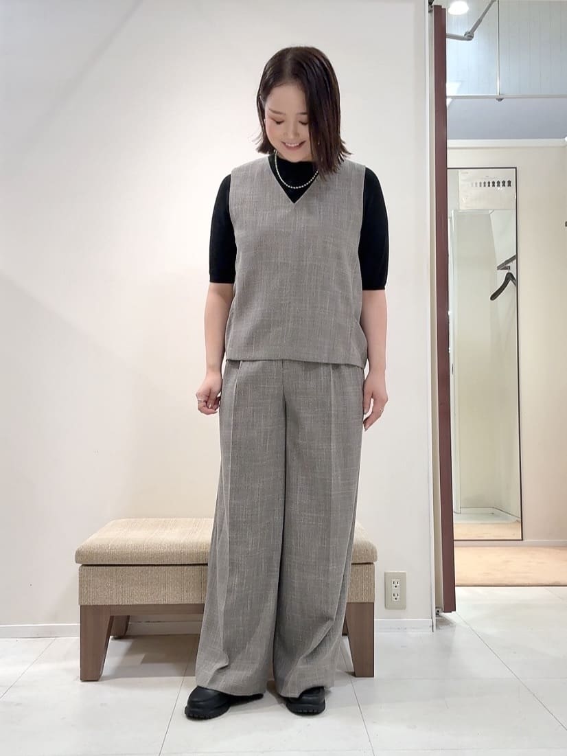 YUIさんの「UNTITLED｜【セットアップ可/洗える】梳毛調合繊Vネックベスト」を使ったコーディネート
