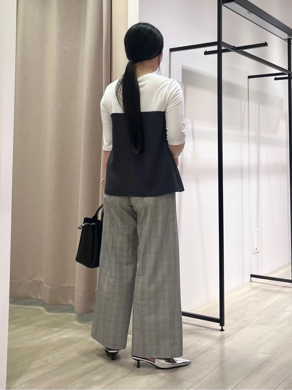 hasuさんの「INDIVI｜【セットアップ可能】ビスチェレイヤード風トップス」を使ったコーディネート