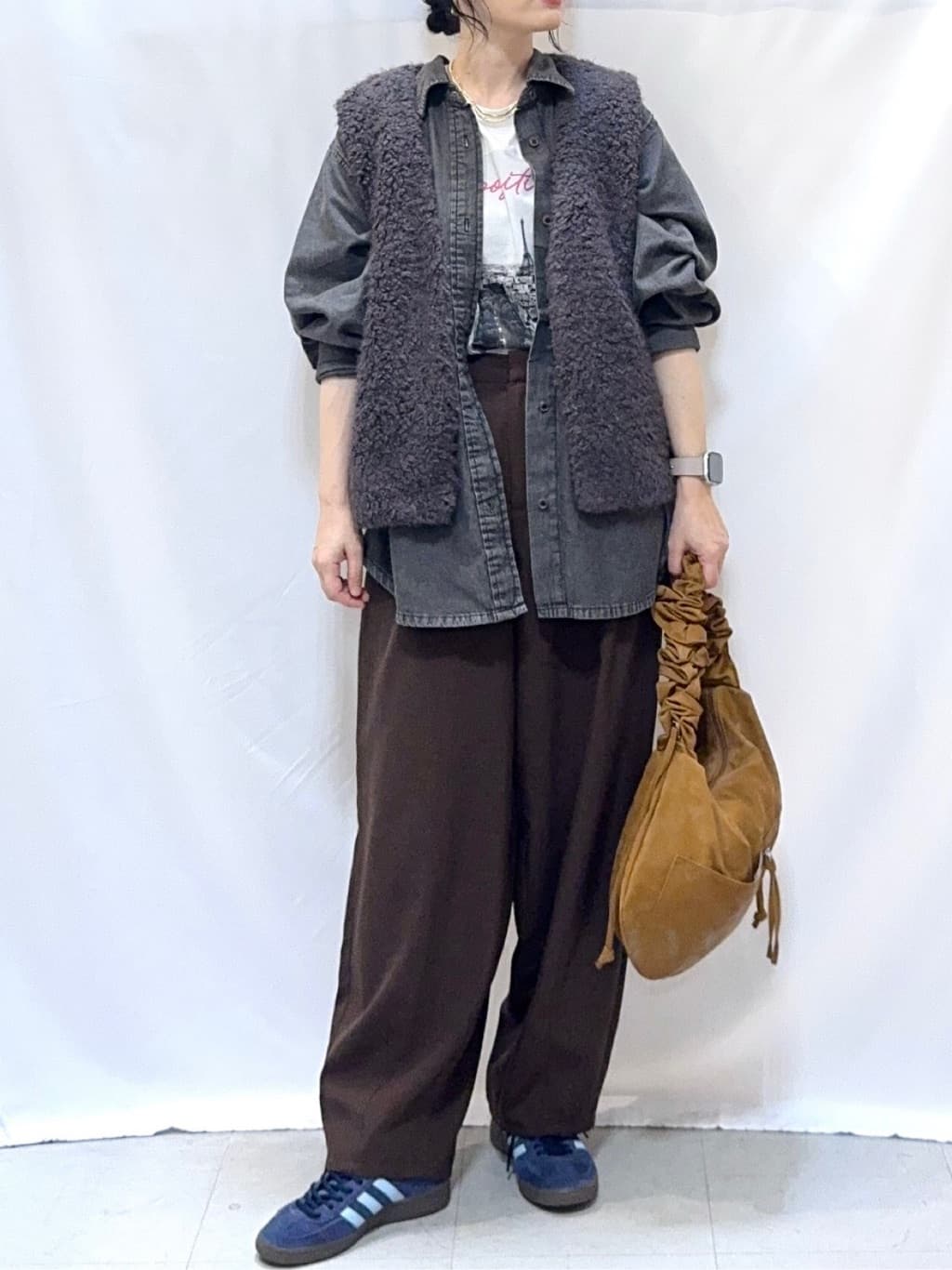 𝐇𝐢𝐫𝐨𝐦𝐢さんの「SHOO･LA･RUE｜【S-LL】こなれ感をプラスする BIGポケットデニムシャツ」を使ったコーディネート