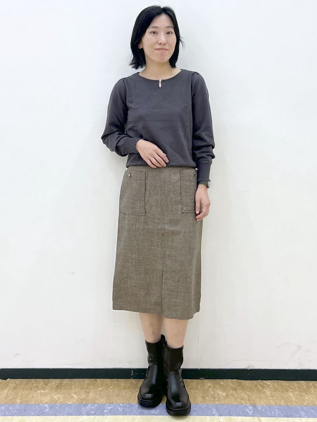 su.さんの「index｜パール調パーツ付きクルーネックニット【洗濯機OK】《8col／XS～3L》」を使ったコーディネート