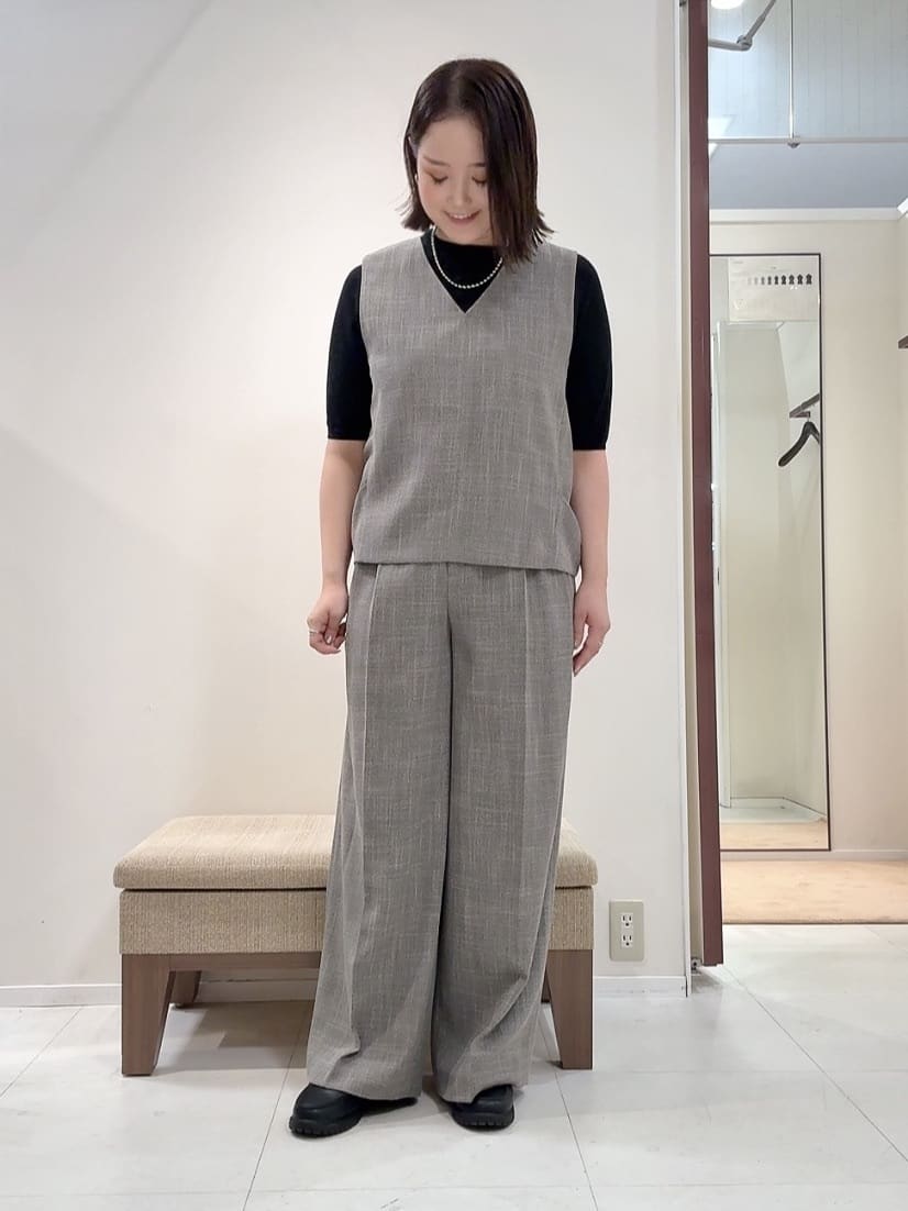 YUIさんの「UNTITLED｜【セットアップ可/洗える】梳毛調合繊Vネックベスト」を使ったコーディネート