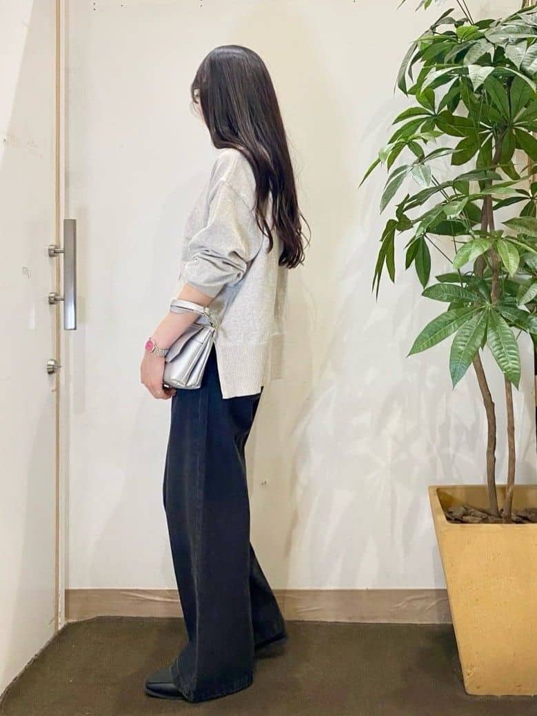 AYUMIさんの「SHOO･LA･RUE｜【高レビュー/S-LL】脚のラインを拾いにくい デニムワイドパンツ」を使ったコーディネート