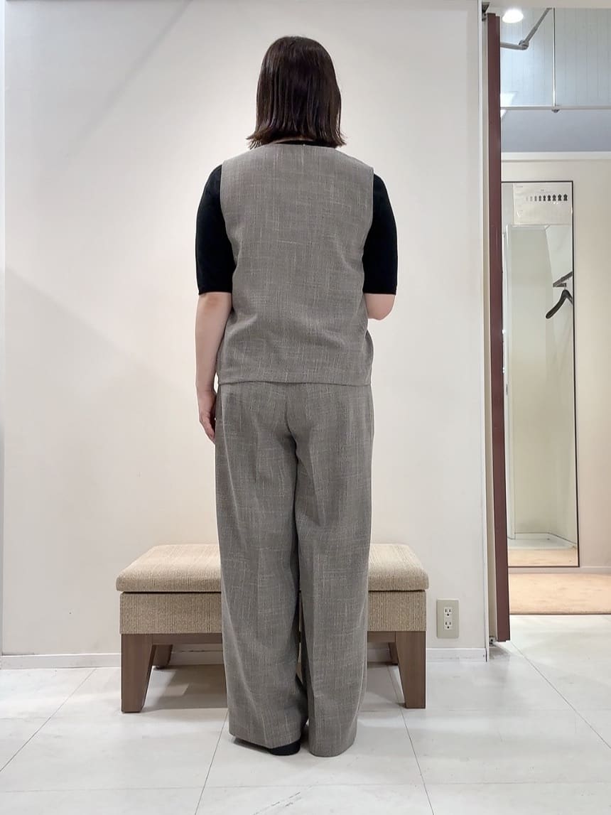 YUIさんの「UNTITLED｜【セットアップ可/洗える】梳毛調合繊Vネックベスト」を使ったコーディネート