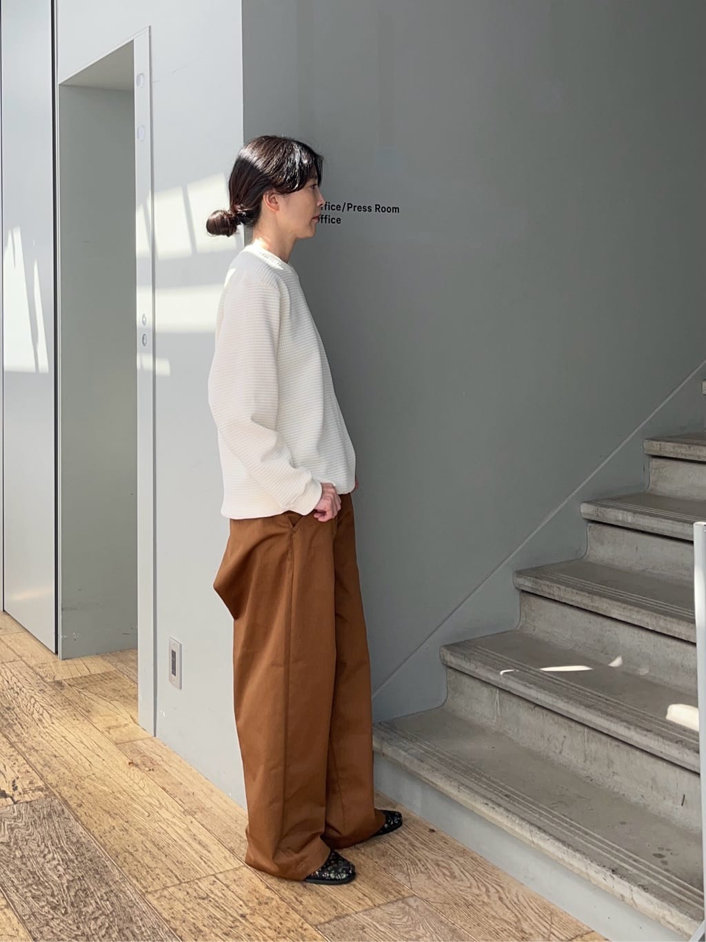 神野（jinno）さんの「TAKEO KIKUCHI｜ニットライク プルオーバー」を使ったコーディネート