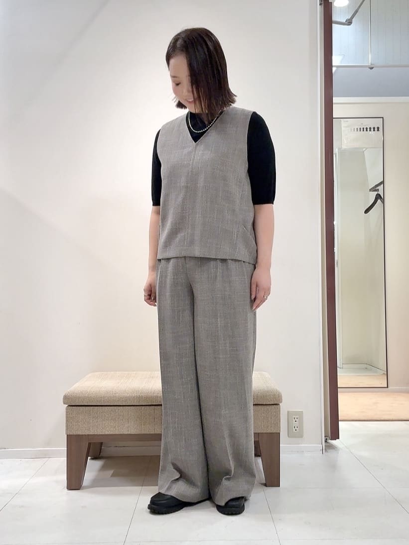 YUIさんの「UNTITLED｜【セットアップ可/洗える】梳毛調合繊Vネックベスト」を使ったコーディネート