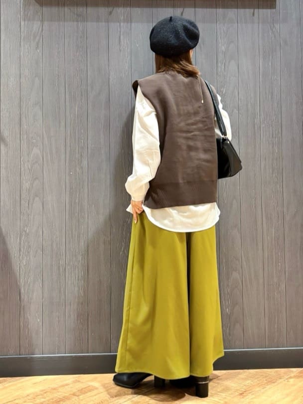 meiさんの「SHOO･LA･RUE｜【S-LL/2点セット】脚のラインを拾いにくい ベルト付きタックスカーチョパンツ」を使ったコーディネート