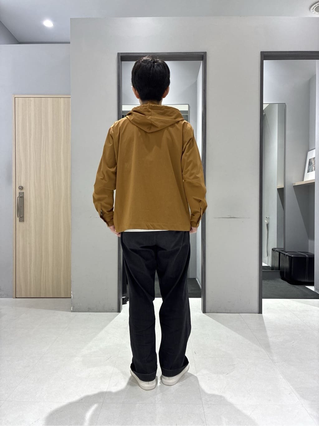 わいずみさんの「TAKEO KIKUCHI｜【3D ナイロン ストレッチ】ジップアップ フードブルゾン」を使ったコーディネート